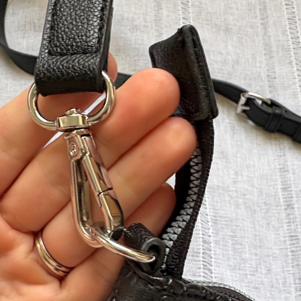 Nine West NWOT Crossbody Bag in a black Garner print. - Picture 8 of 12